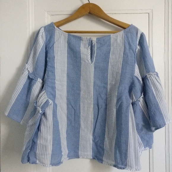 American Eagle blue and white wing-sleeve top - Picture 2 of 3
